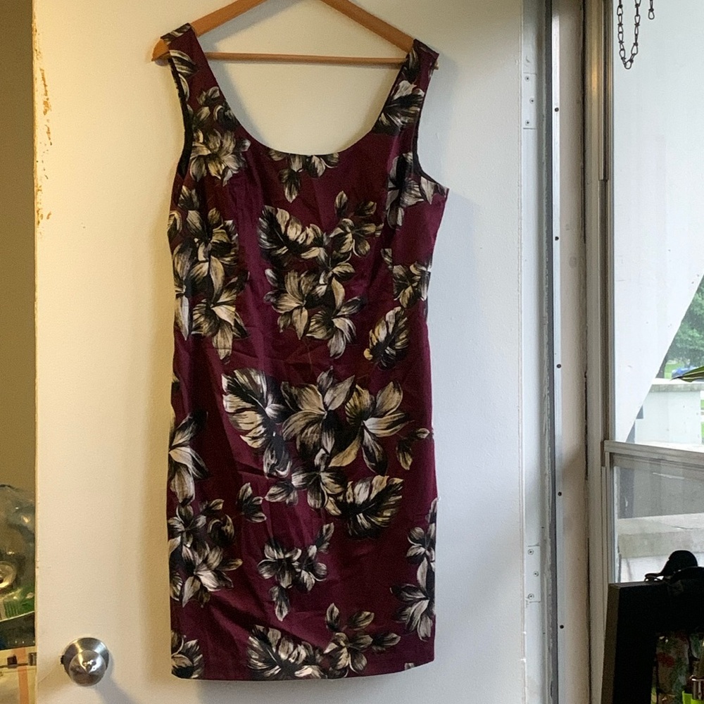 LeChateau Size XL Floral Patterned Dress NWT